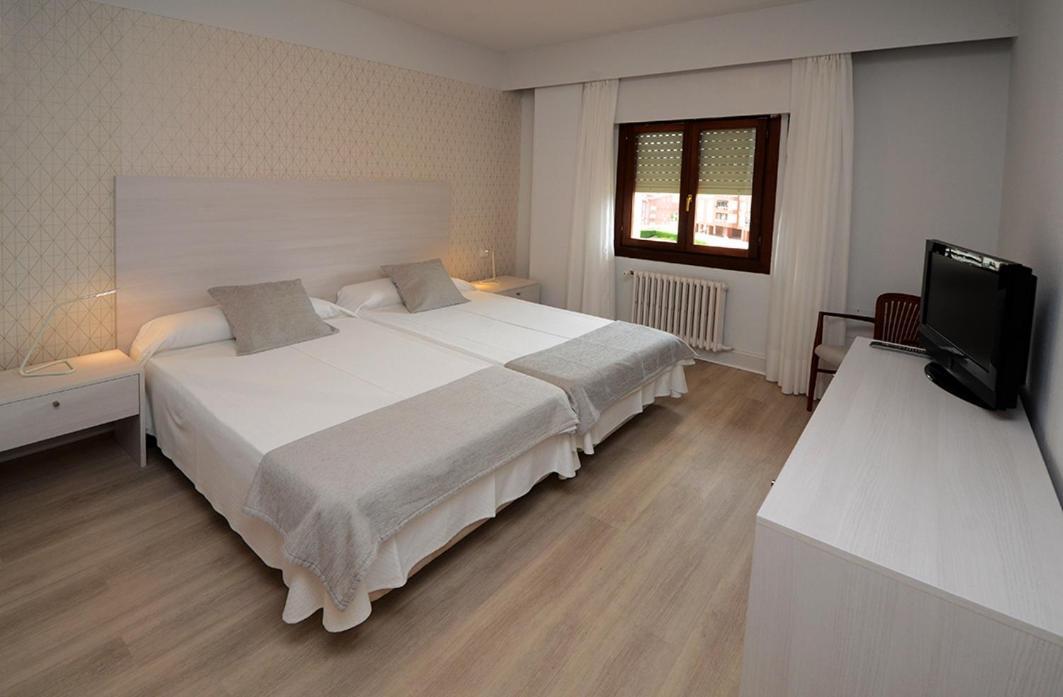 Hostal Vista Alegre Кастро-Урдіалес Екстер'єр фото